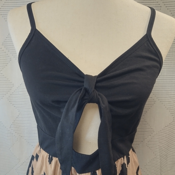 Black & Leopard Print Dress With Pockets and Adjustable Straps size Medium - Picture 3 of 10